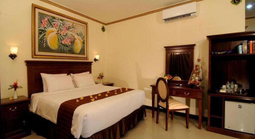 Yusro Hotel Restaurant & Convention Jombang Exterior photo