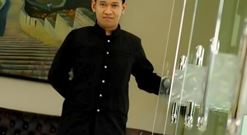 Yusro Hotel Restaurant & Convention Jombang Exterior photo