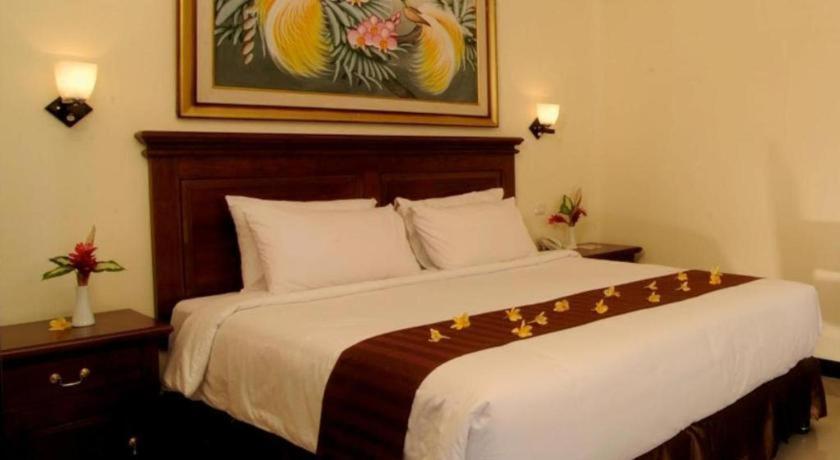 Yusro Hotel Restaurant & Convention Jombang Exterior photo